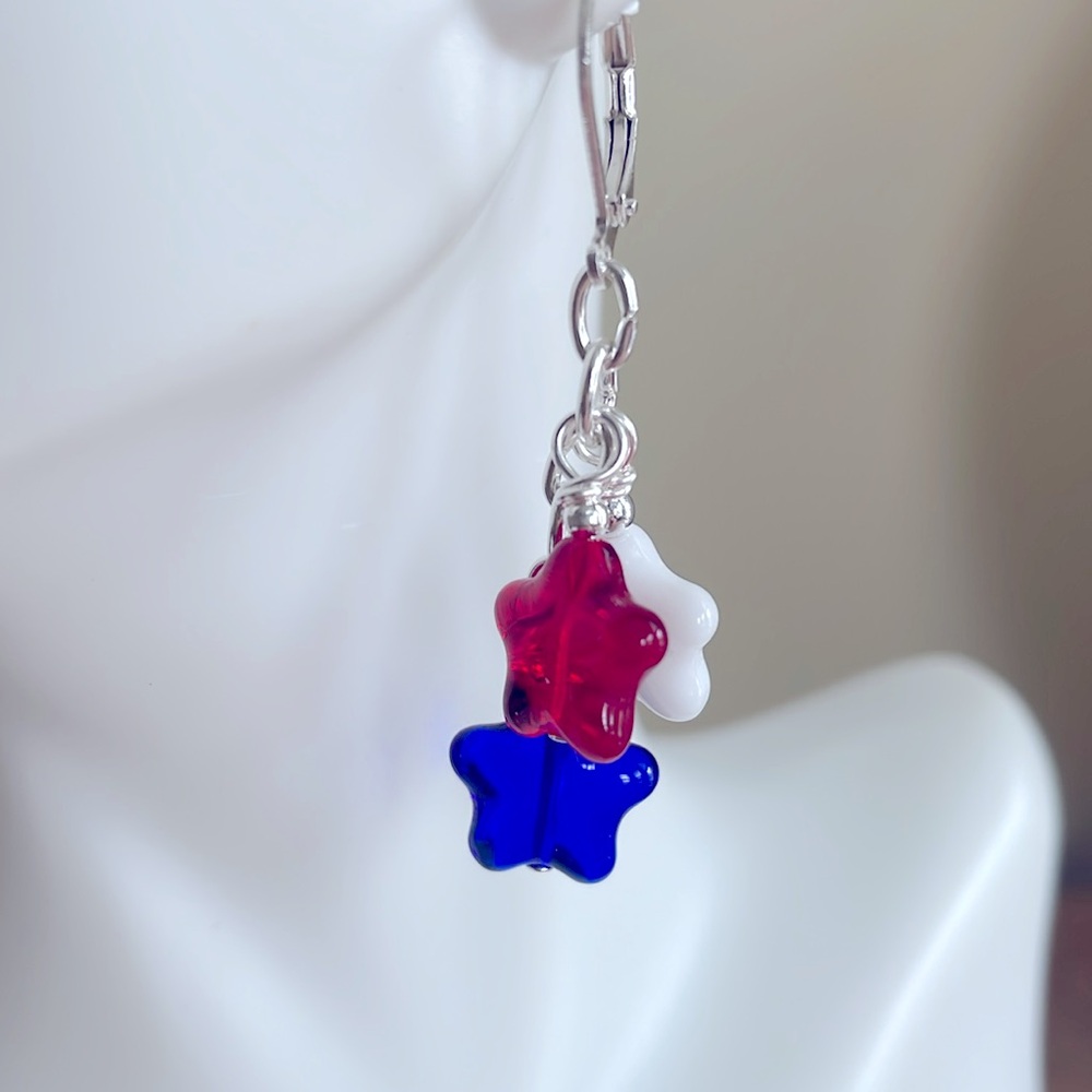 HAND CRAFTED RED WHITE & BLUE STAR EARRINGS - Picture 3 of 12